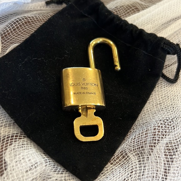 Authentic Louis Vuitton Lock & Key (Brass) #305 - Picture 5 of 6